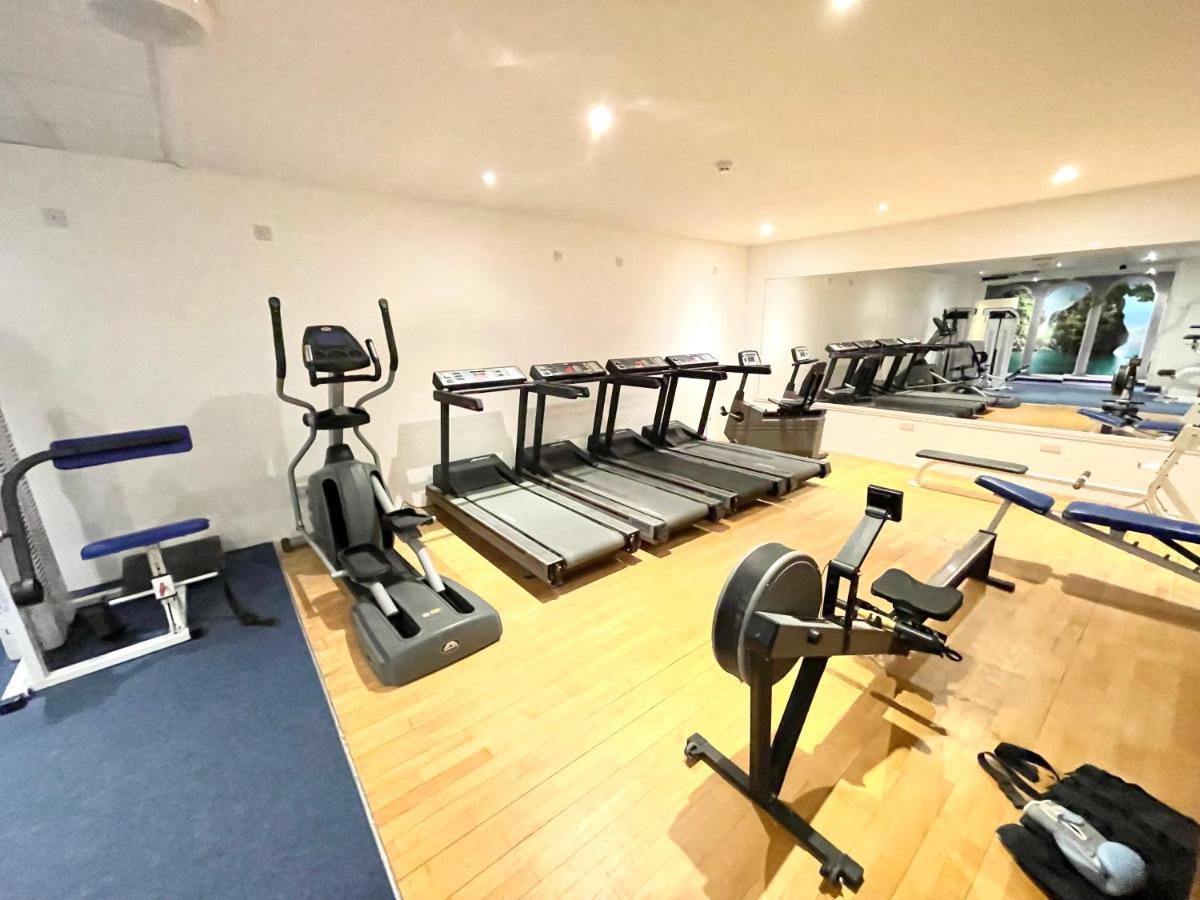 Sea View Family Stay By Beach Gym & Parking Bournemouth Buitenkant foto