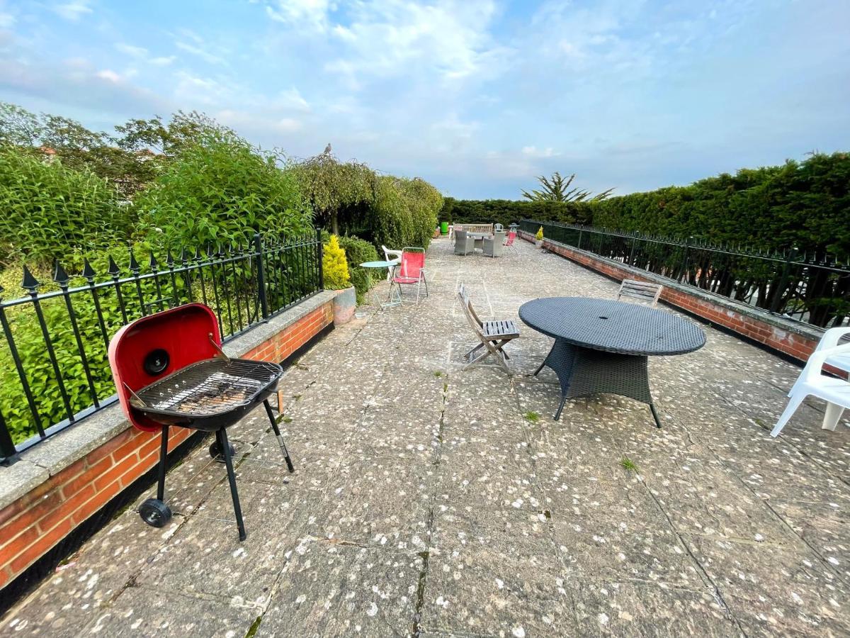 Sea View Family Stay By Beach Gym & Parking Bournemouth Buitenkant foto
