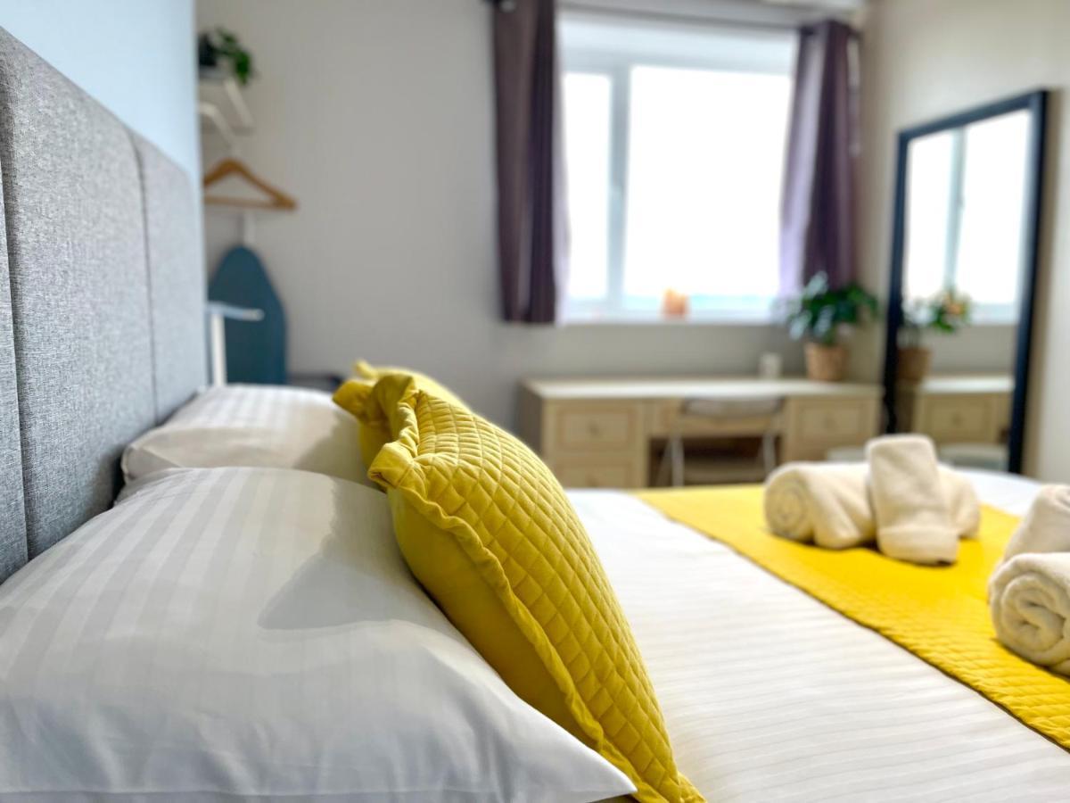 Sea View Family Stay By Beach Gym & Parking Bournemouth Buitenkant foto