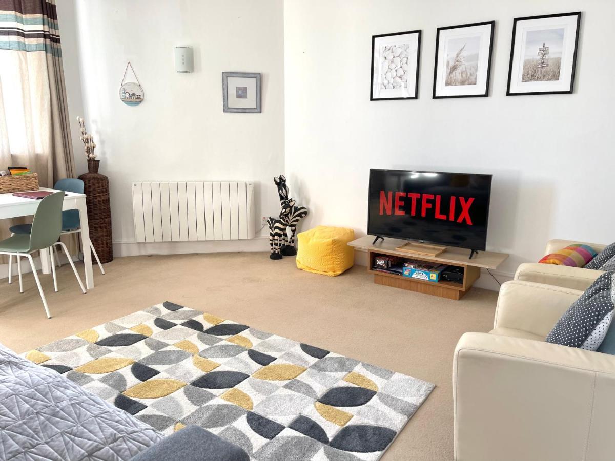 Sea View Family Stay By Beach Gym & Parking Bournemouth Buitenkant foto